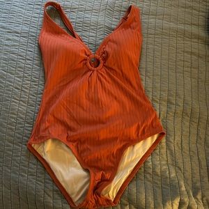 ONE PIECE SWIM SUIT